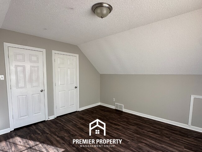 Building Photo - Spacious 4BR Cordova Home w/ Brick Fireplace, 2 Dining Areas & Covered Patio