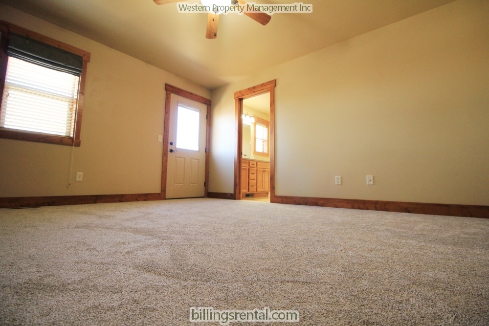 Master Bedroom - 2027 Lakehills Dr