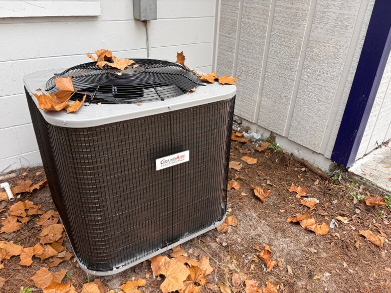 Building Photo - 6226 SW 10th Pl