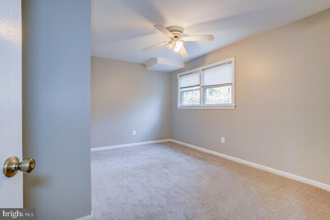 Building Photo - 6417 Earlham Dr