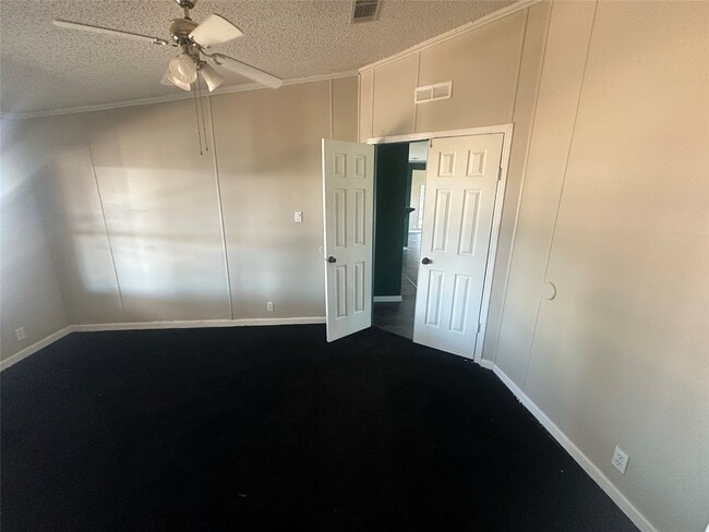 Building Photo - 536 Sabine St