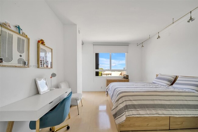 Building Photo - 151 Crandon Blvd