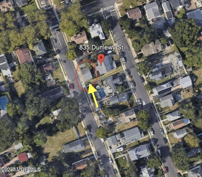 Building Photo - 835 Dunlewy St