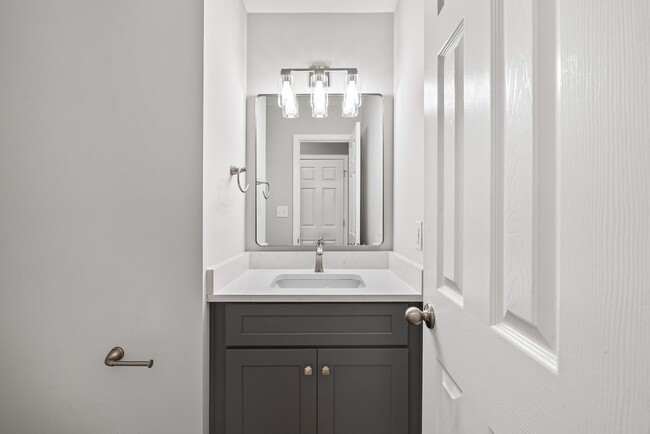 Building Photo - Spacious 3 bedroom 2 1/2 bath home for rent!