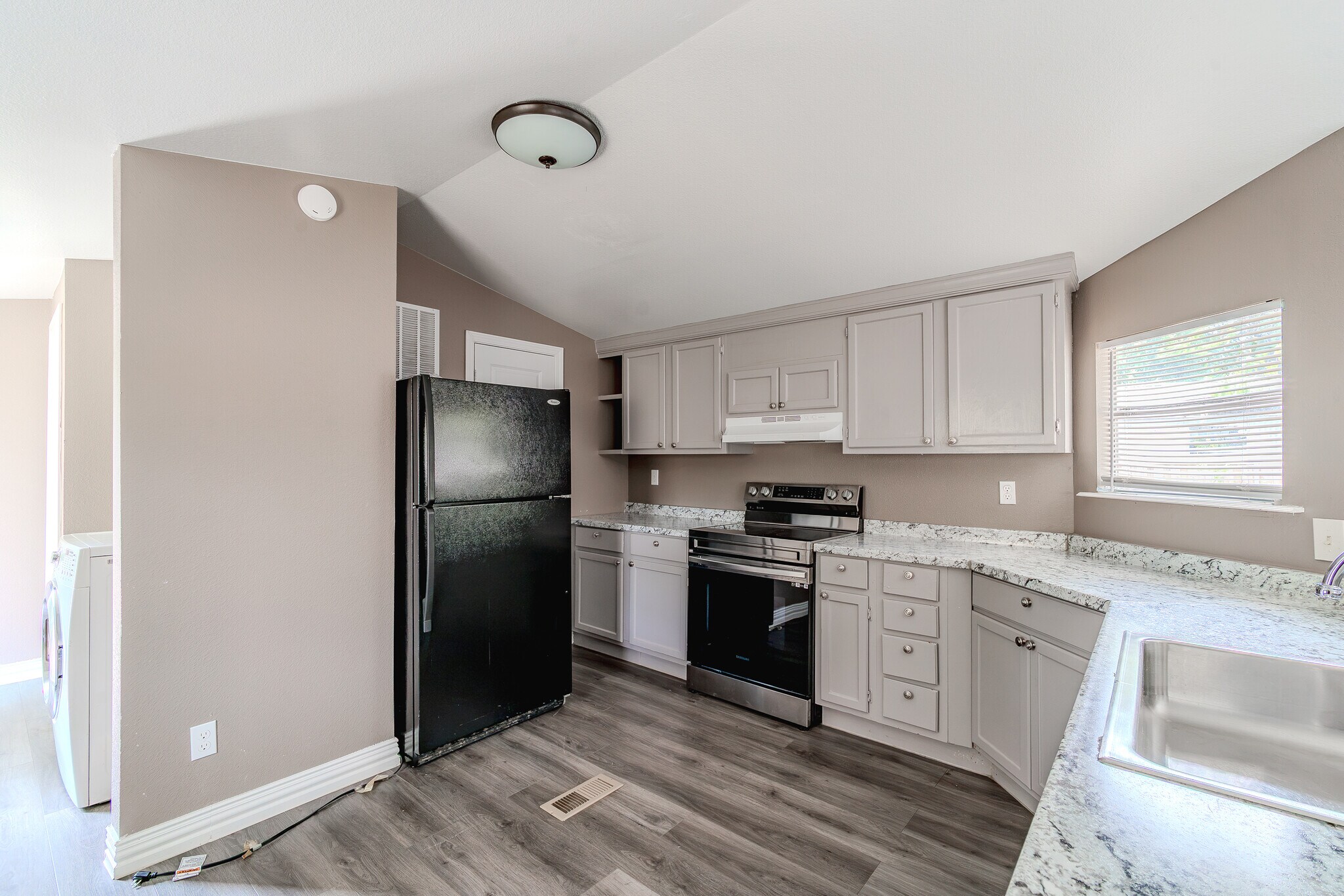 Building Photo - 5641 Kimber Ln