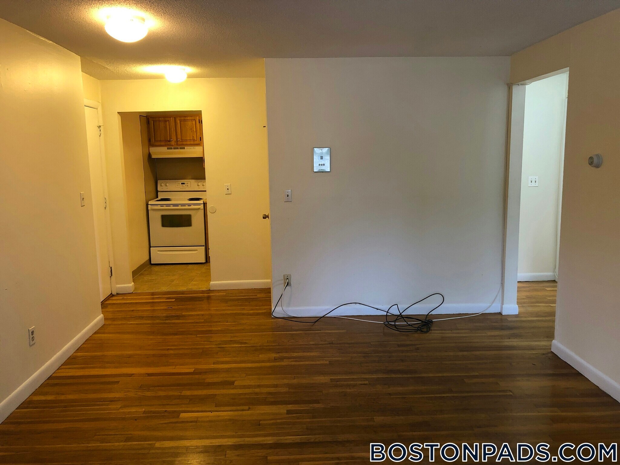 Building Photo - 122 Dustin St