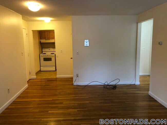 Building Photo - 122 Dustin St