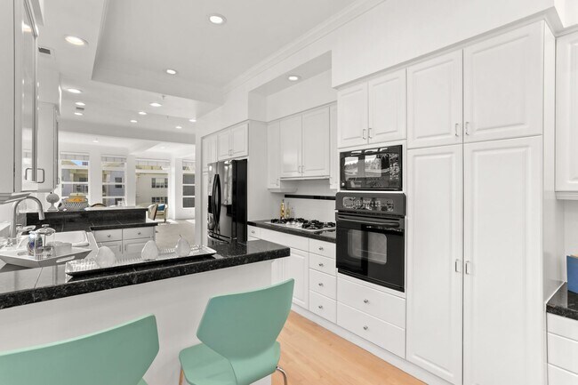 Building Photo - 602 5th St