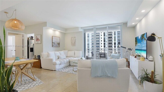 Building Photo - 801 Brickell Key Blvd