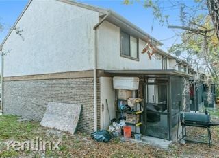 Building Photo - 4922 Silver Oaks Village