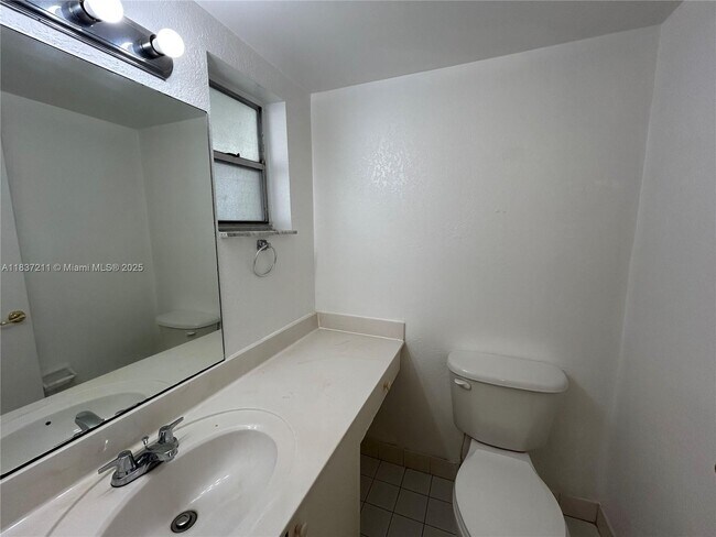 Building Photo - 4255 N University Dr
