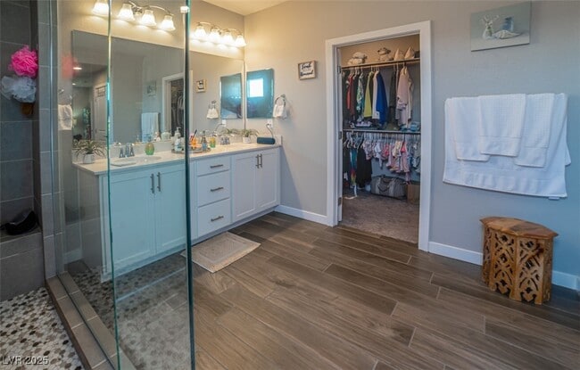 Building Photo - 111 Verde Rosa Dr