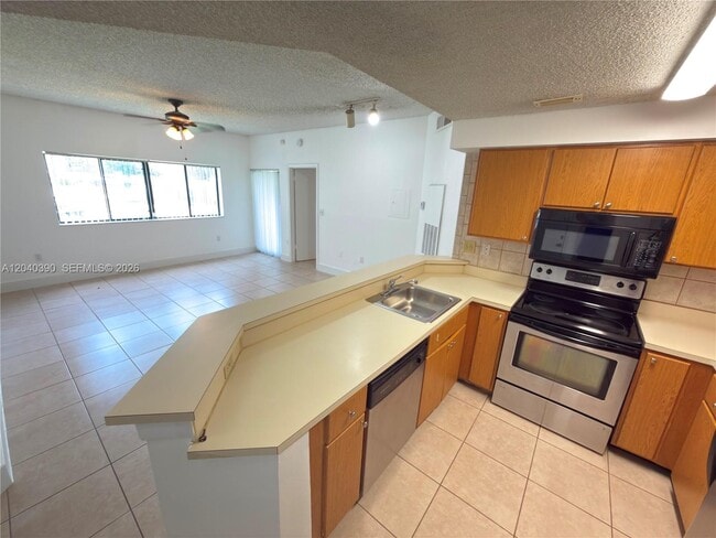 Building Photo - 2550 SW 18th Terrace