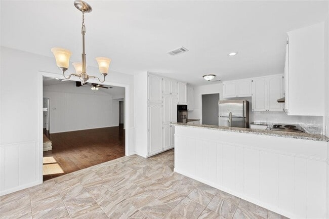 Building Photo - 7007 Edgefield Dr