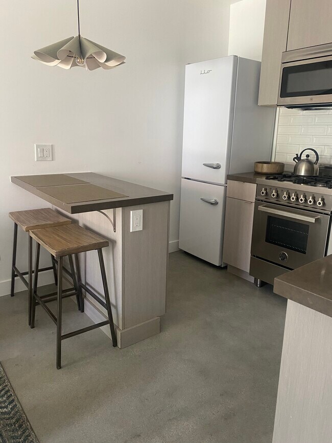 Counter for dining or computer - 1037 Keniston Ave