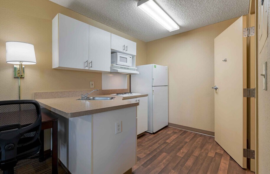 Building Photo - Furnished Studio-Sacramento - White Rock Rd.