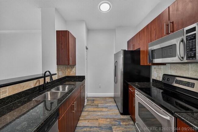 Building Photo - 2401 NE 65th St