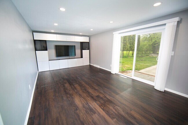 Building Photo - 10234 N La Cresta Dr