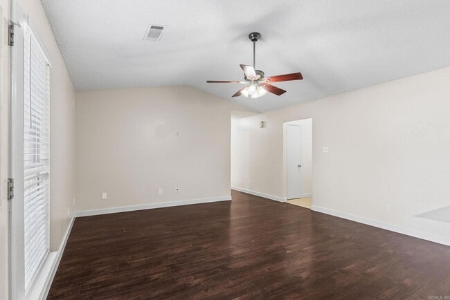 Building Photo - 10 Meadow Ridge Loop