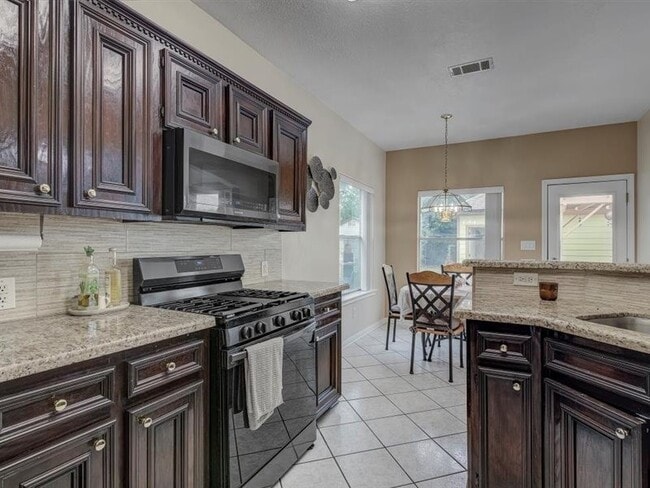 Building Photo - 8422 Tavenor Ln