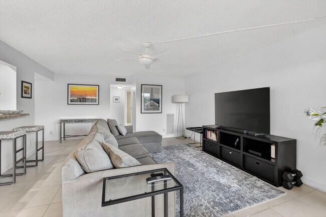 Building Photo - 5851 Camino Del Sol