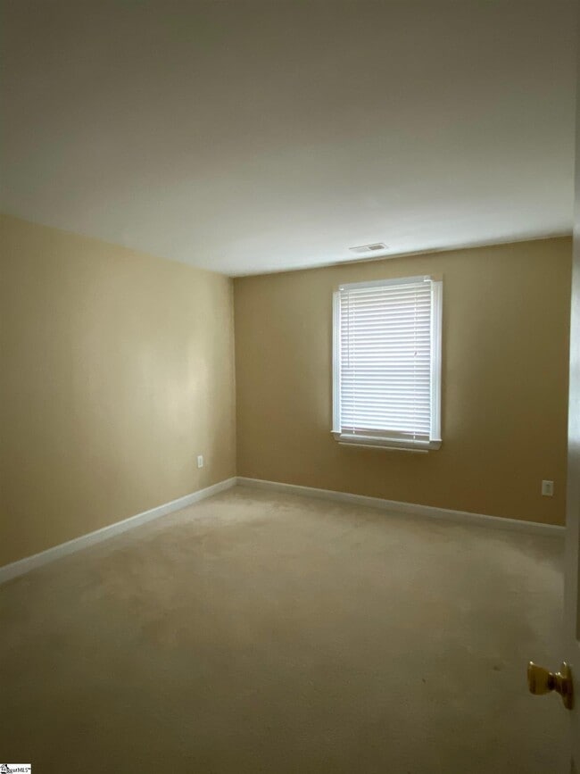 Building Photo - 301 Fortuna Dr