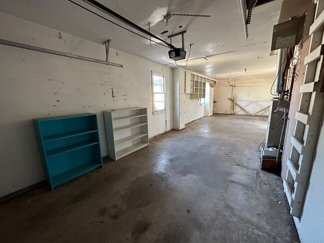 Building Photo - 2 Bedroom, 2 Bathroom, 2 Car Garage, Good Size Yard In Wolflin!! Text to Schedule Showing 806-340...