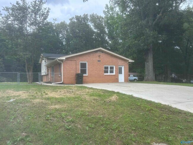 Building Photo - 285 Ruby Dr