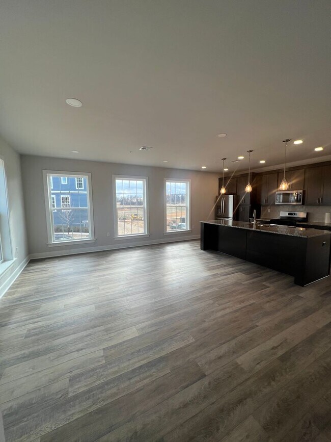 Building Photo - ** $500 OFF **