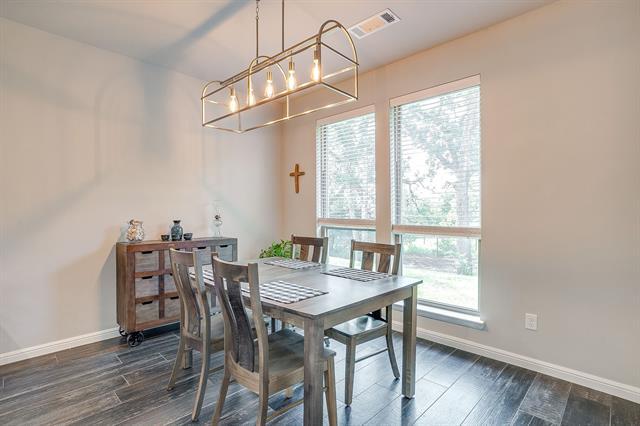 Building Photo - 404 Lacey Oak Ct