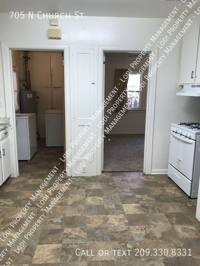 Building Photo - 705 N Church St