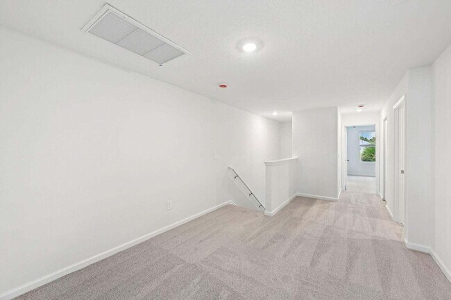 Building Photo - 569 Salisbury Cir