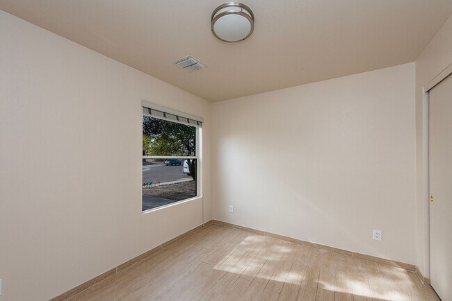 Building Photo - Tucson Market Place Area -  3 Bedroom!