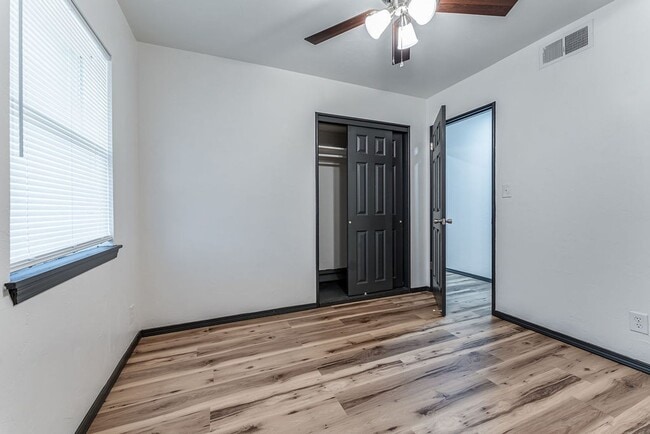 Building Photo - 1501 NE 33rd St