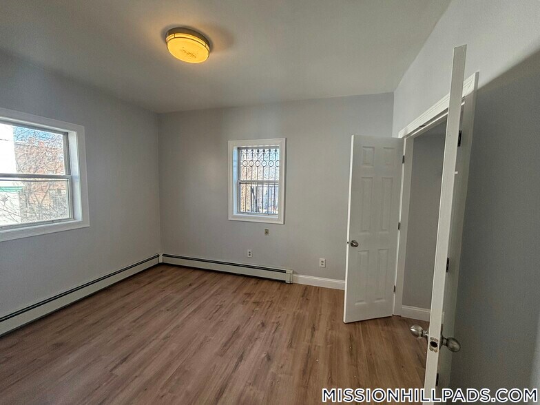 Building Photo - 53 Georgia St