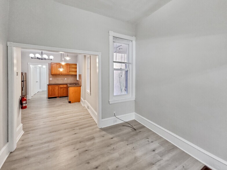 Building Photo - 637 N 32nd St