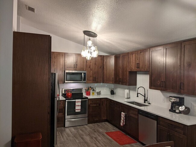 Building Photo - 4854 Lark Dr