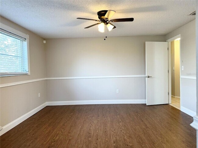 Building Photo - 237 Matisse Cir N