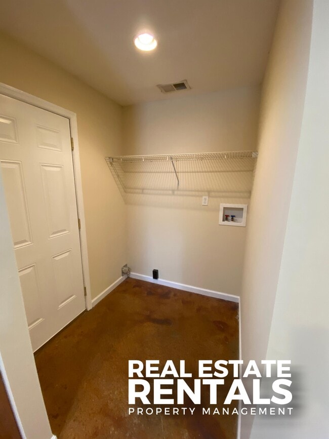 Building Photo - 1817 Emanuel Ave