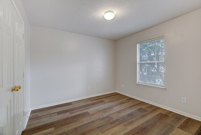 Building Photo - 13983 Maximos Dr