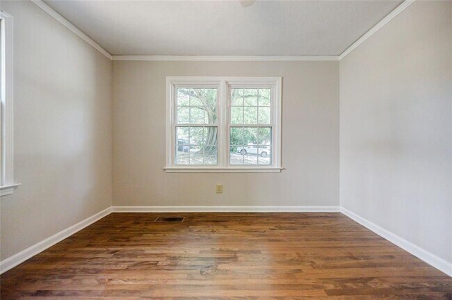 Building Photo - 1716 Beacon Hill Blvd NE