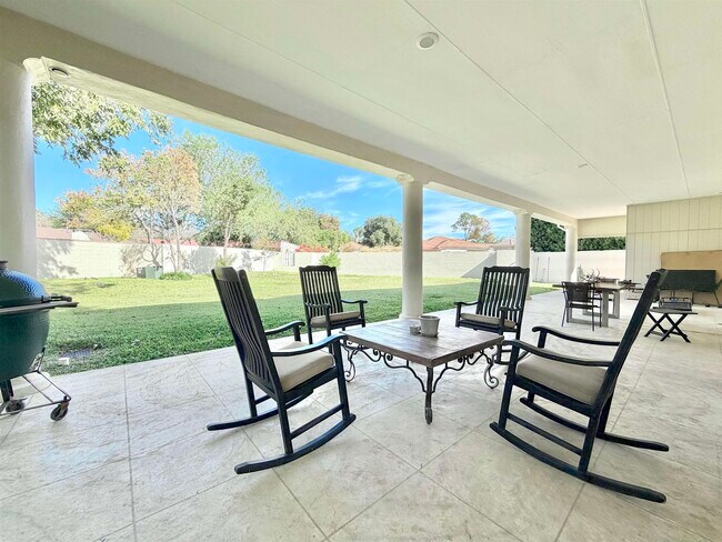 Building Photo - 205 McPherson Dr