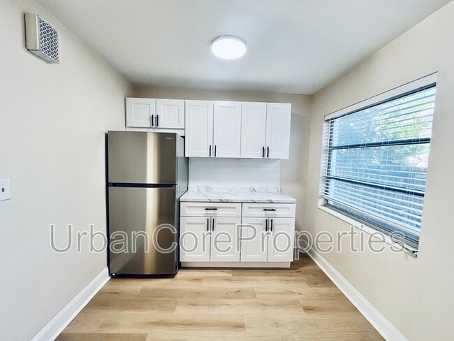 Building Photo - 105 7th Ave N