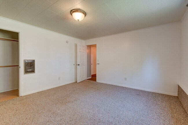 Building Photo - Spacious 4-Bedroom Home with Fireplace, Fenced Yard, and 2-Car Garage