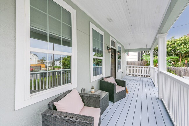 Building Photo - 213 N Hutcheson St