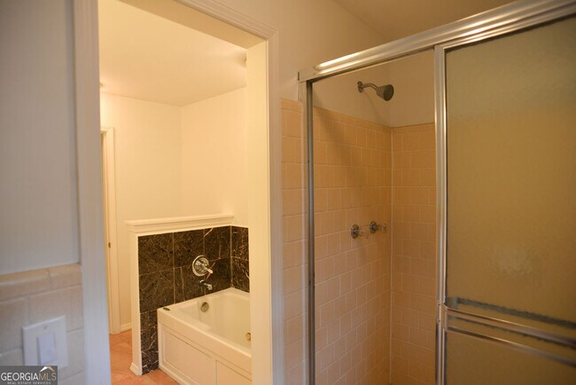 Building Photo - 5218 Meadowcreek Dr