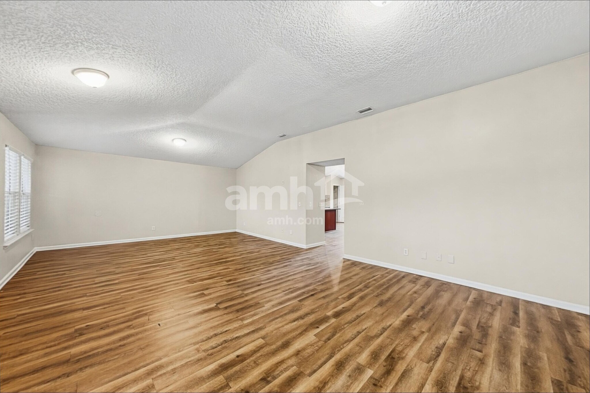 Building Photo - 12336 Deersong Dr N