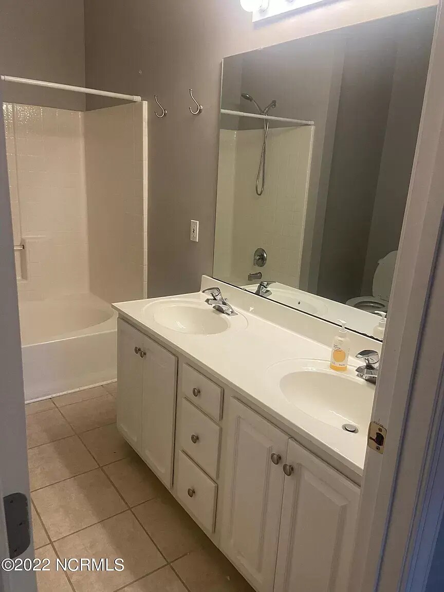 Building Photo - 5006 Carleton Dr