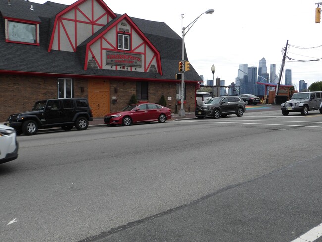 Building Photo - 26 47th St