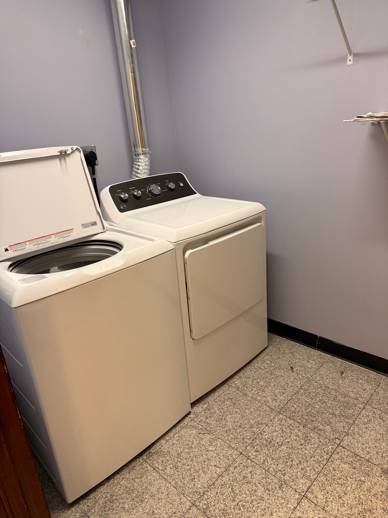 Building Photo - 215 6th St